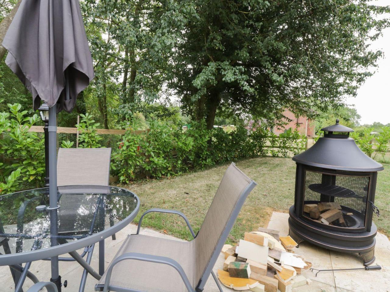 Acorn Lodge Saxmundham Exterior photo